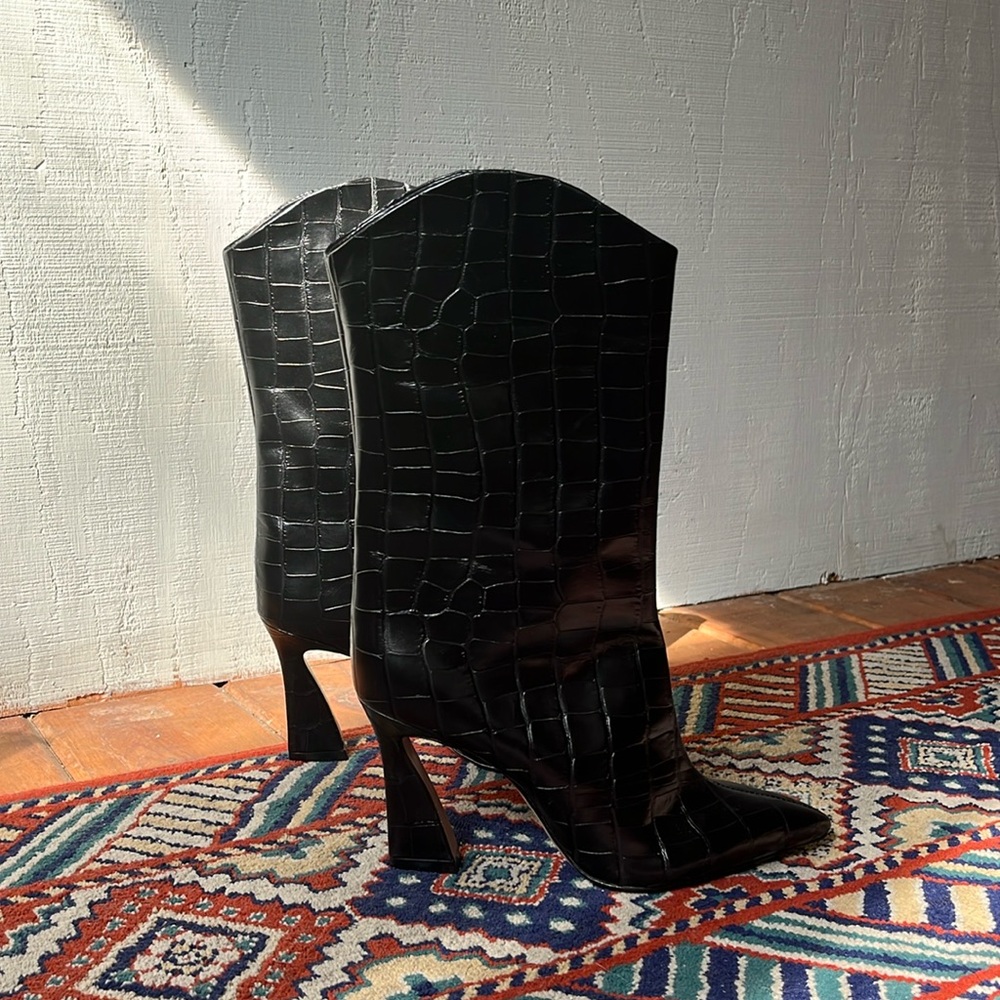 New Schutz Alyah Lo Crocodile-Embossed Boot Black Leather Pull On Sz 6